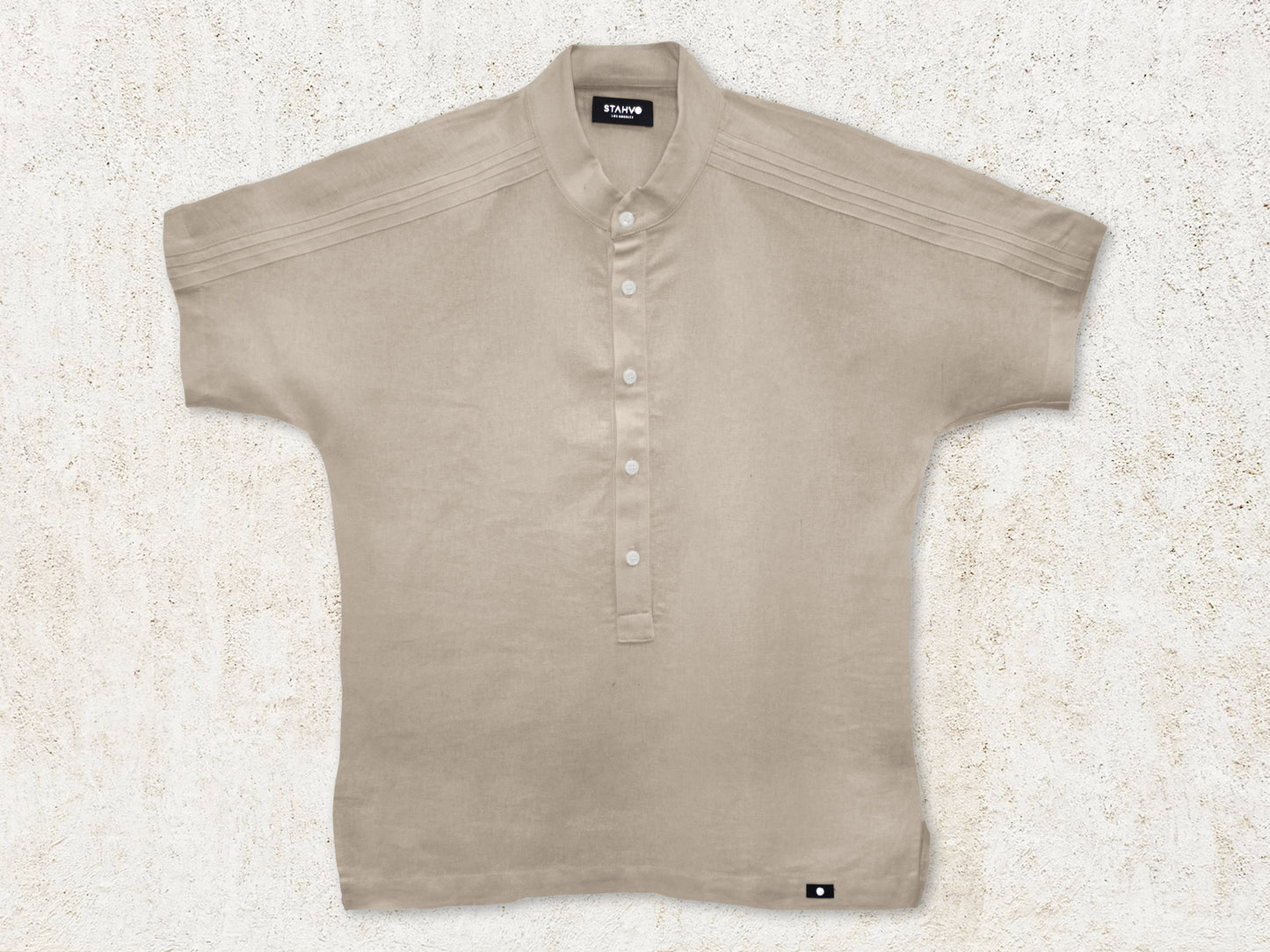 THE ROVI HENLEY SHIRT - Sand