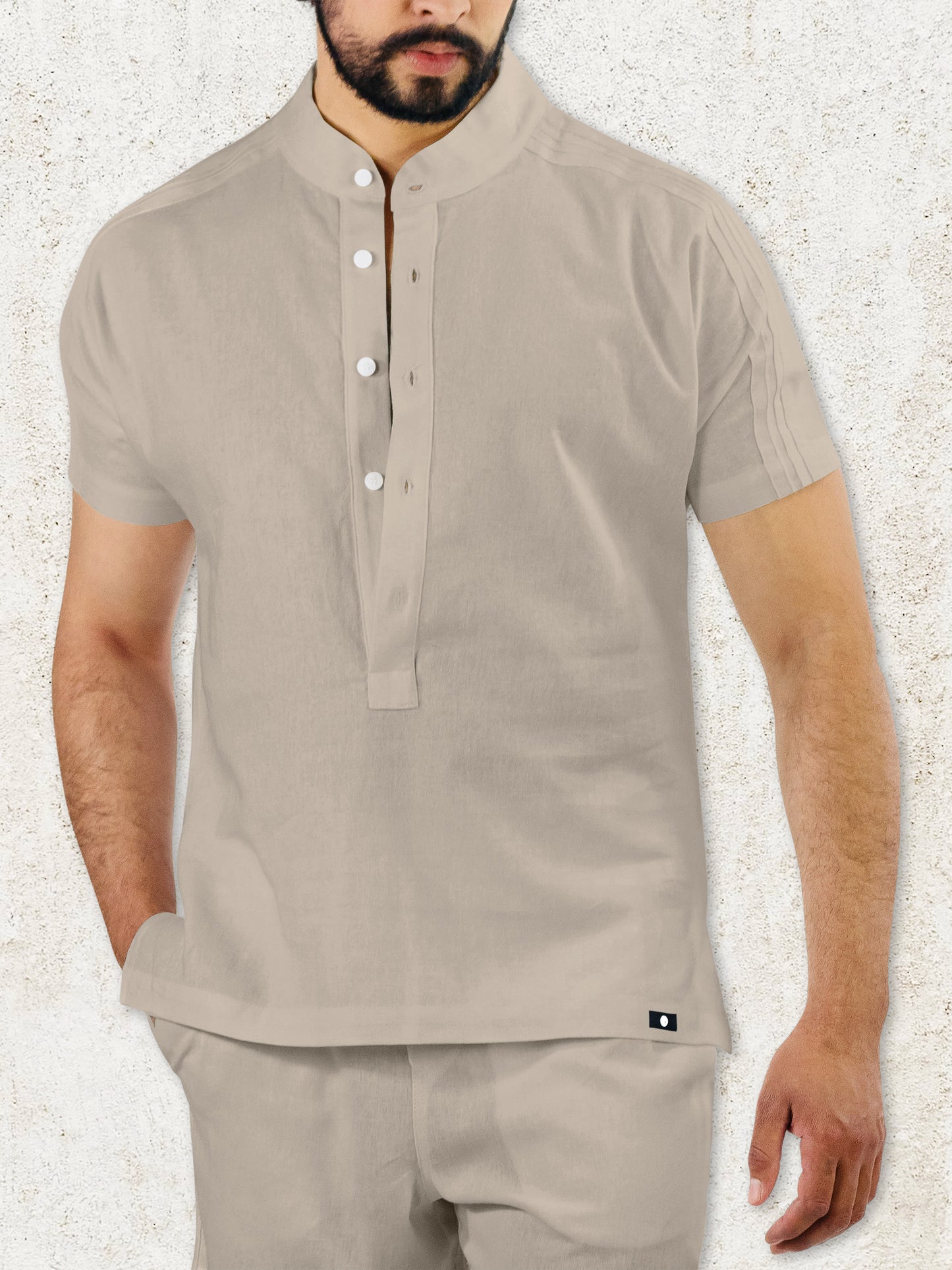 THE ROVI HENLEY SHIRT - Sand