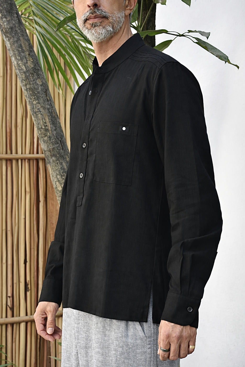 NAVO LINEN BLEND HENLEY SHIRT - Black